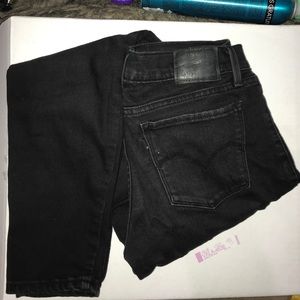 Black Levi’s jeans size 28